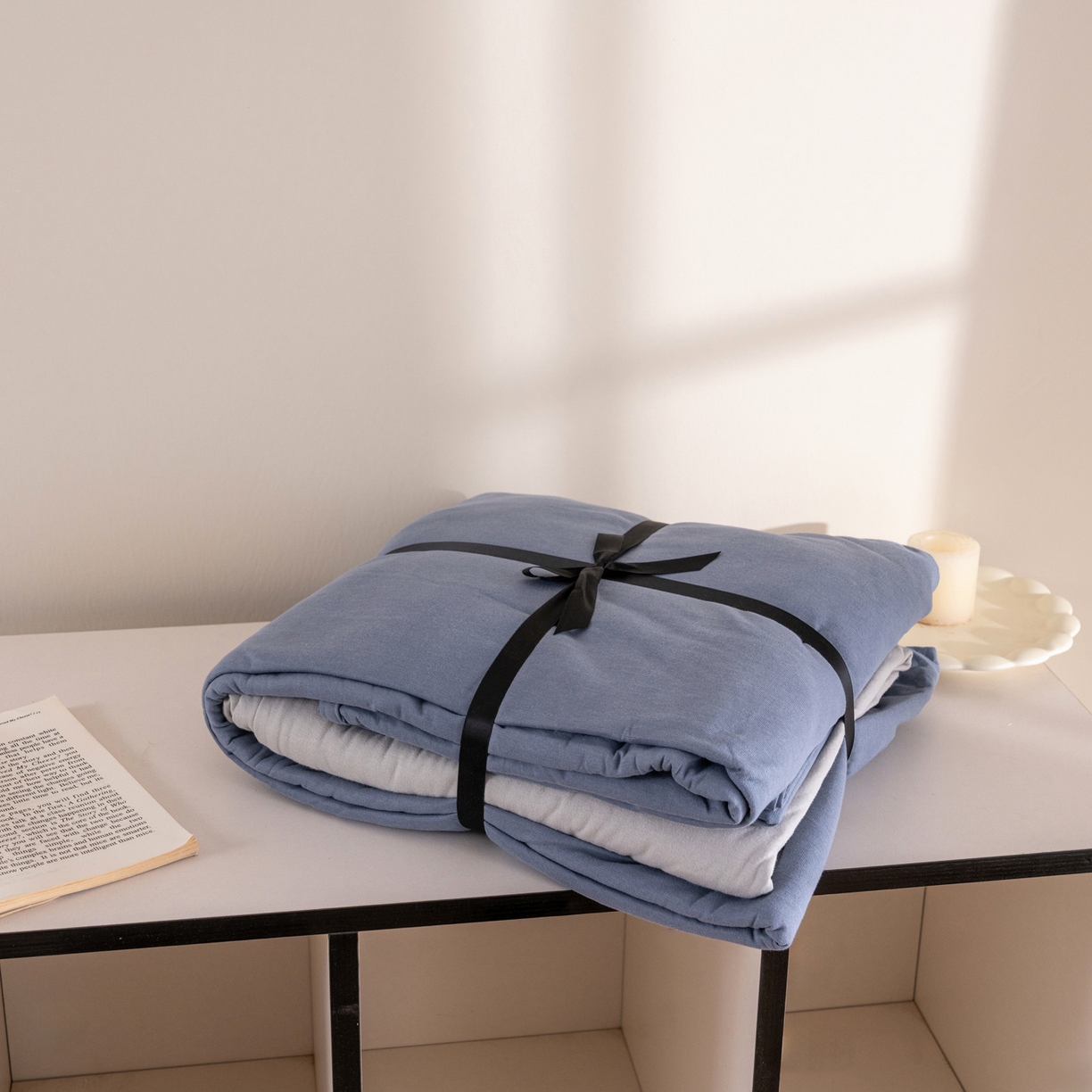 91家纺网 家纺一手货源 找家纺 梦可莱家居 2026春夏新品全棉针织棉纯色双拼简约百搭时尚系列四件套 双拼-蓝灰