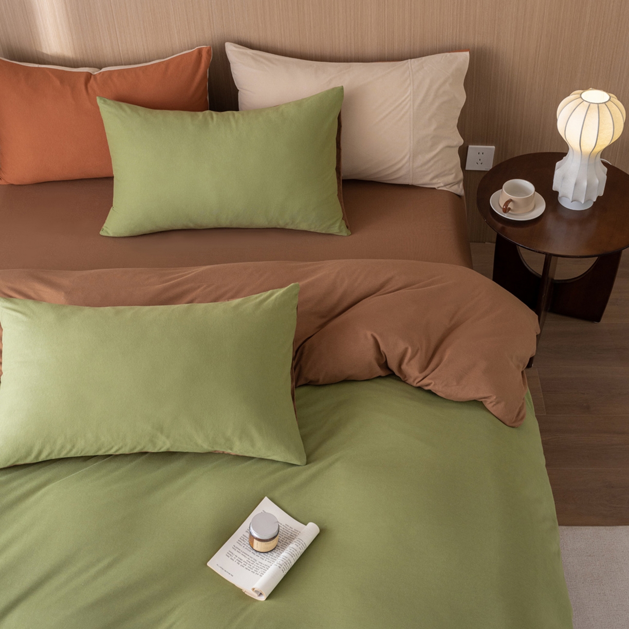 91家纺网 家纺一手货源 找家纺 梦可莱家居 2026春夏新品全棉针织棉纯色双拼简约百搭时尚系列四件套 双拼-绿棕