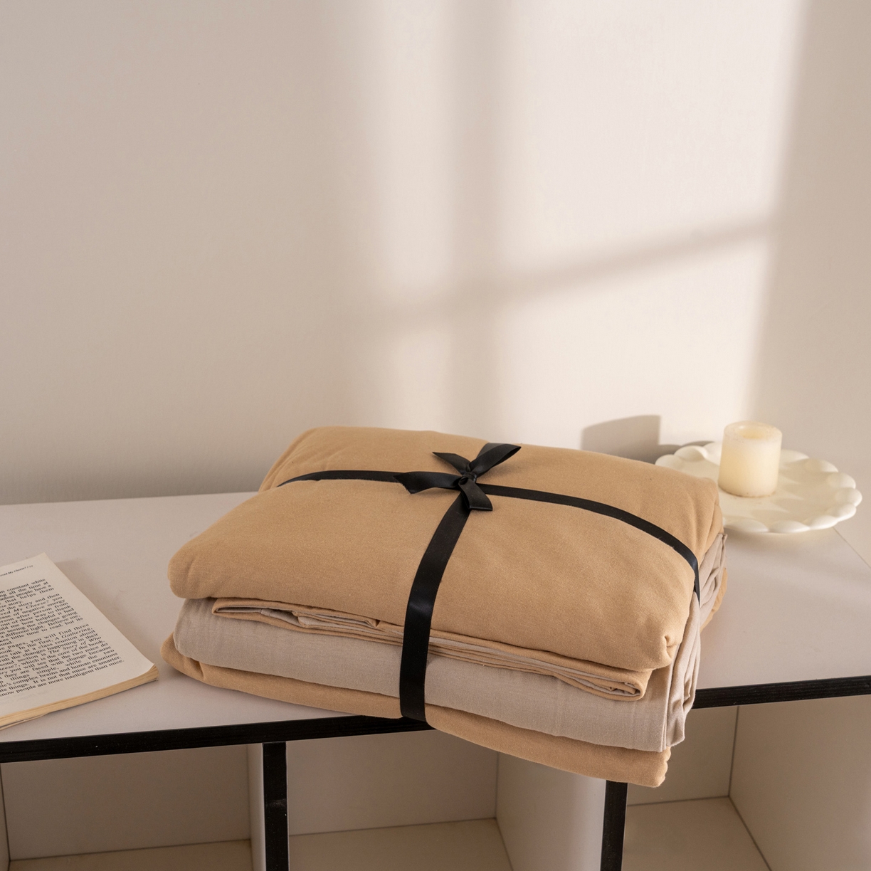 91家纺网 家纺一手货源 找家纺 梦可莱家居 2026春夏新品全棉针织棉纯色双拼简约百搭时尚系列四件套 双拼-奶卡