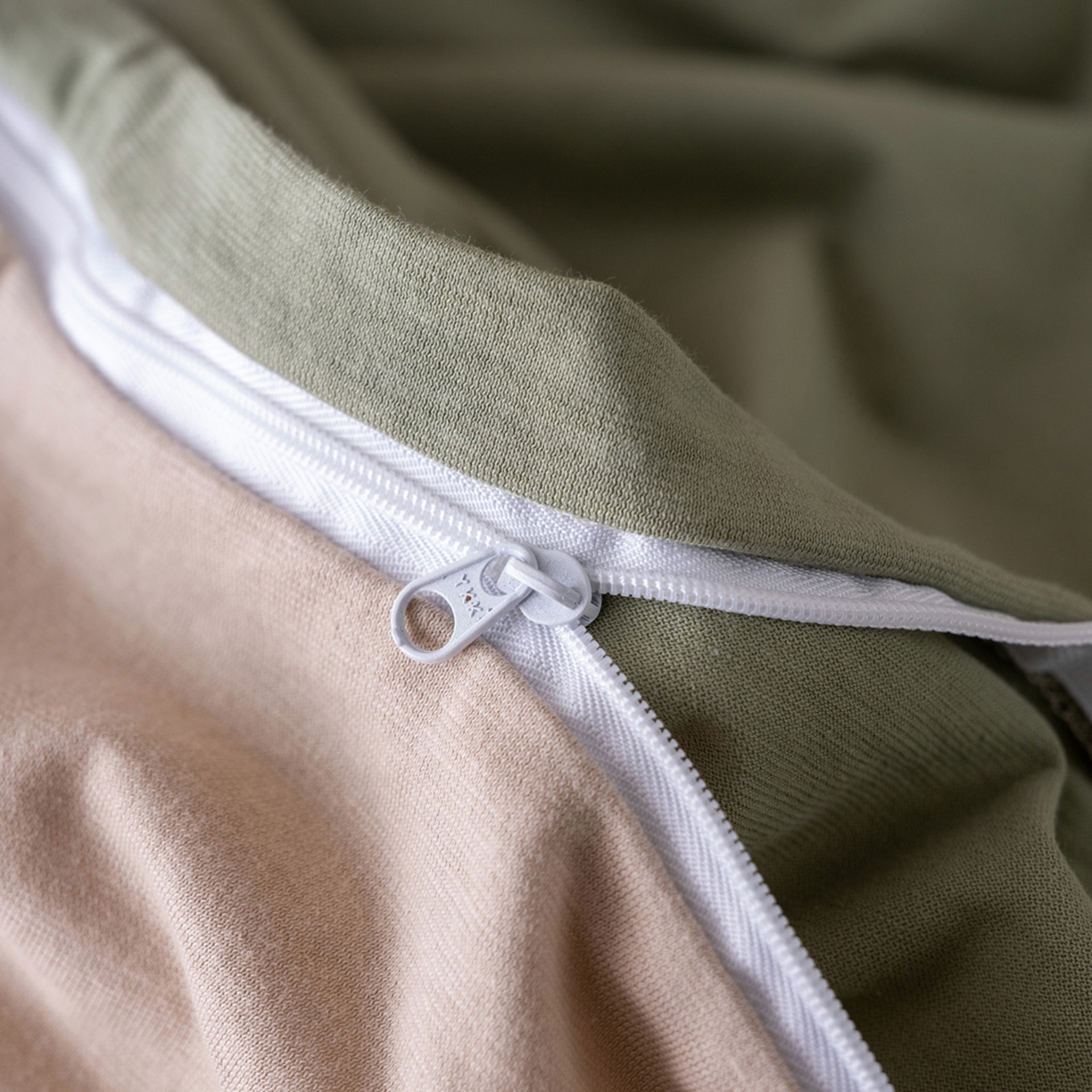 91家纺网 家纺一手货源 找家纺 梦可莱家居 2026春夏新品全棉针织棉纯色双拼简约百搭时尚系列四件套 双拼-豆绿