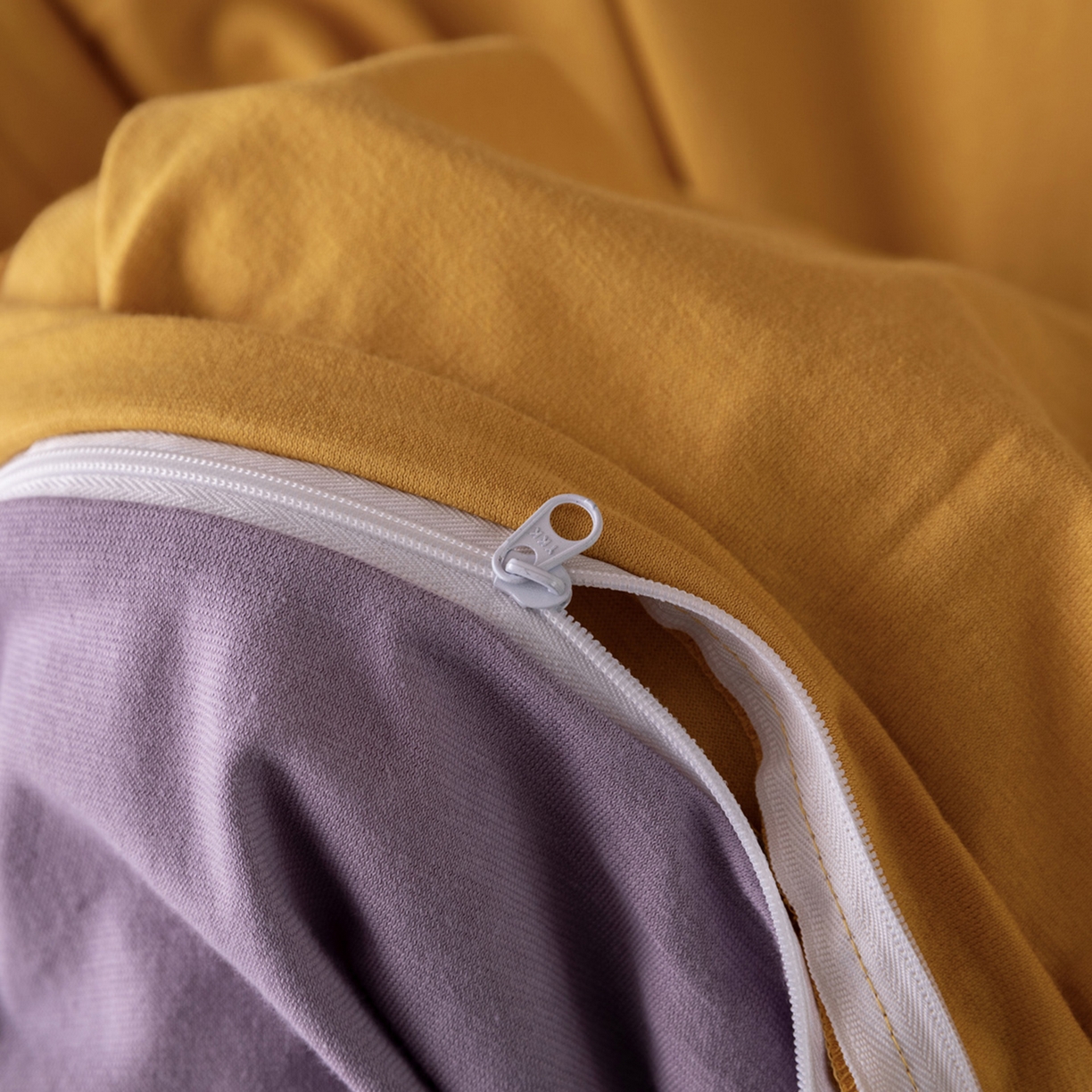 91家纺网 家纺一手货源 找家纺 梦可莱家居 2026春夏新品全棉针织棉纯色双拼简约百搭时尚系列四件套 双拼-黄紫