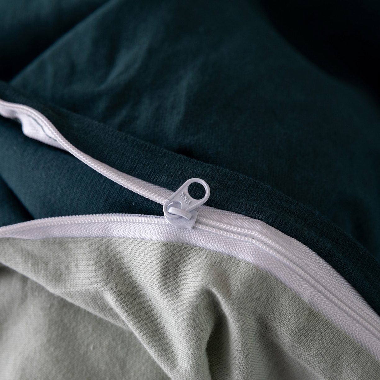 91家纺网 家纺一手货源 找家纺 梦可莱家居 2026春夏新品全棉针织棉纯色双拼简约百搭时尚系列四件套 双拼-森林绿