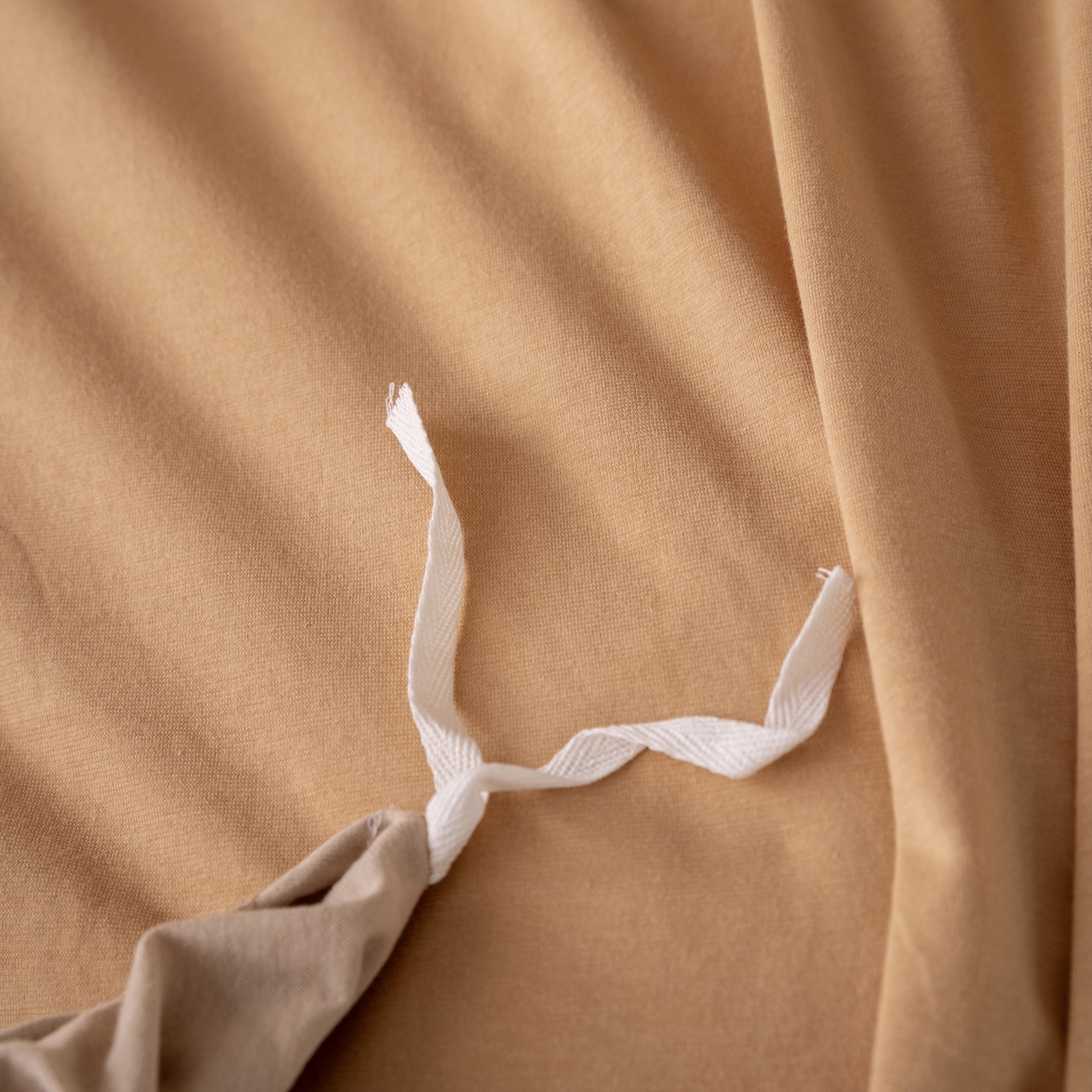 91家纺网 家纺一手货源 找家纺 梦可莱家居 2026春夏新品全棉针织棉纯色双拼简约百搭时尚系列四件套 双拼-奶卡