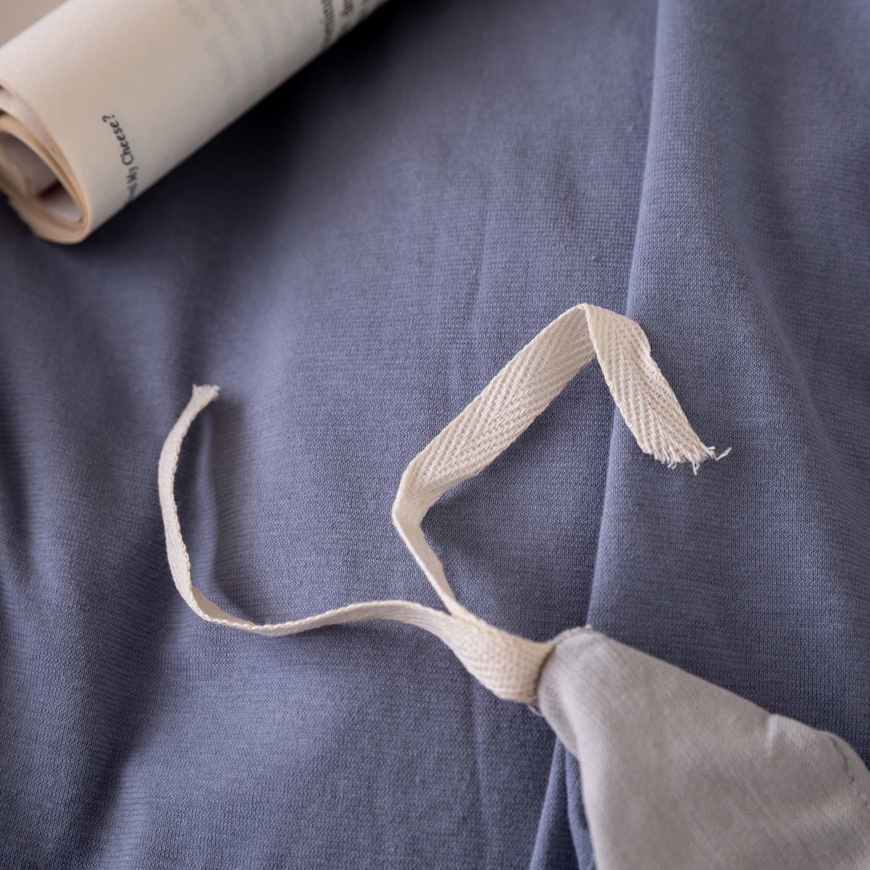 91家纺网 家纺一手货源 找家纺 梦可莱家居 2026春夏新品全棉针织棉纯色双拼简约百搭时尚系列四件套 双拼-蓝灰