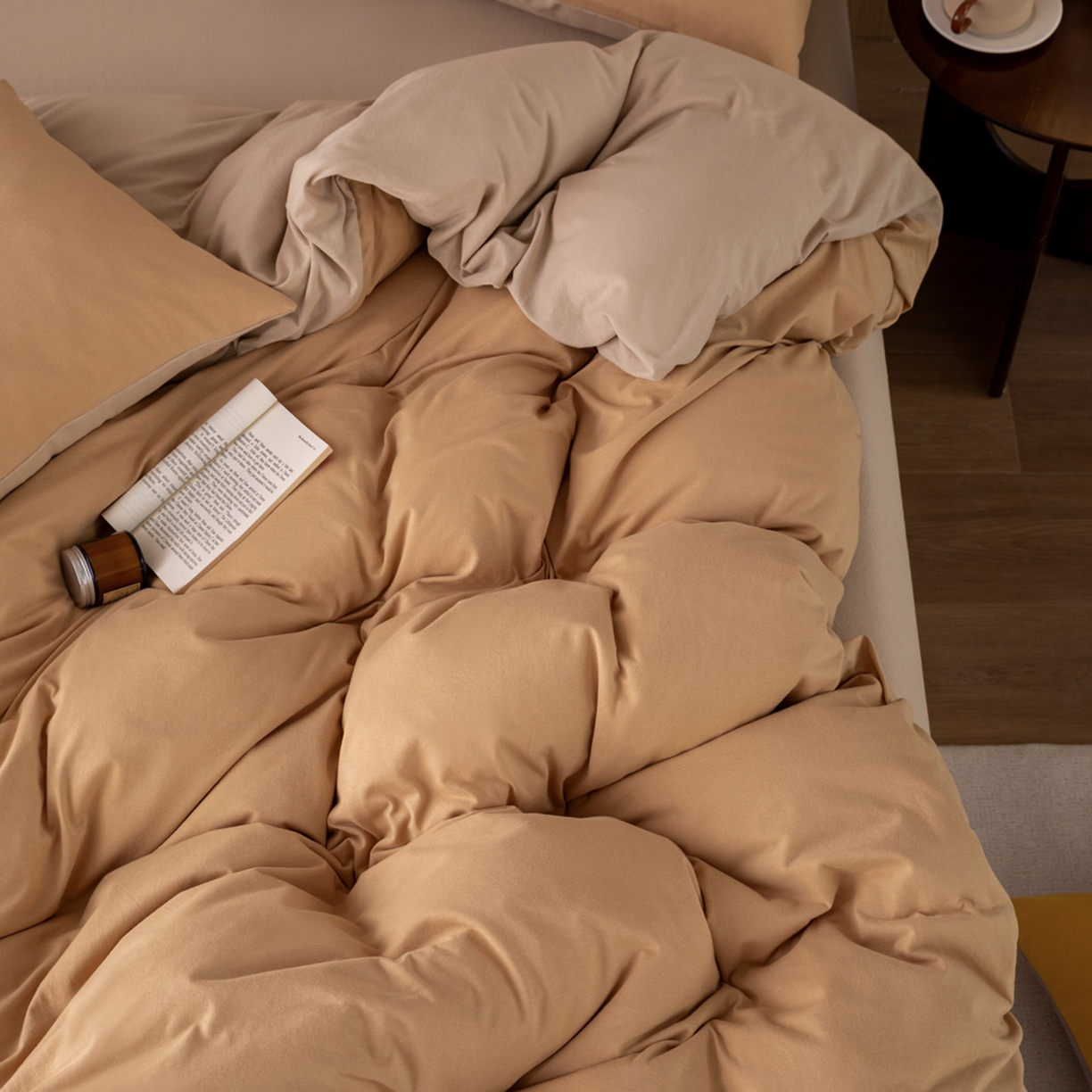 91家纺网 家纺一手货源 找家纺 梦可莱家居 2026春夏新品全棉针织棉纯色双拼简约百搭时尚系列四件套 双拼-奶卡