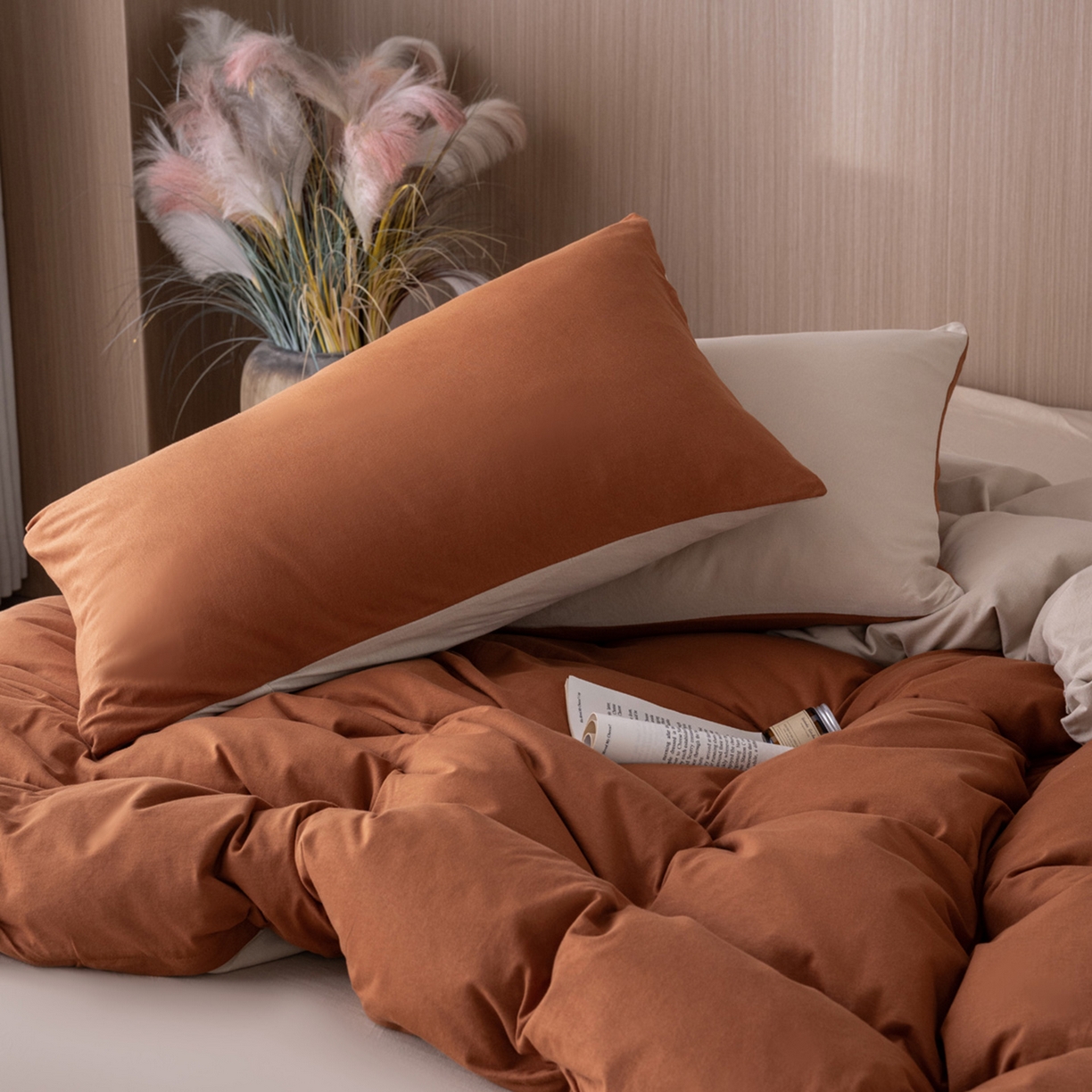 91家纺网 家纺一手货源 找家纺 梦可莱家居 2026春夏新品全棉针织棉纯色双拼简约百搭时尚系列四件套 双拼-焦糖