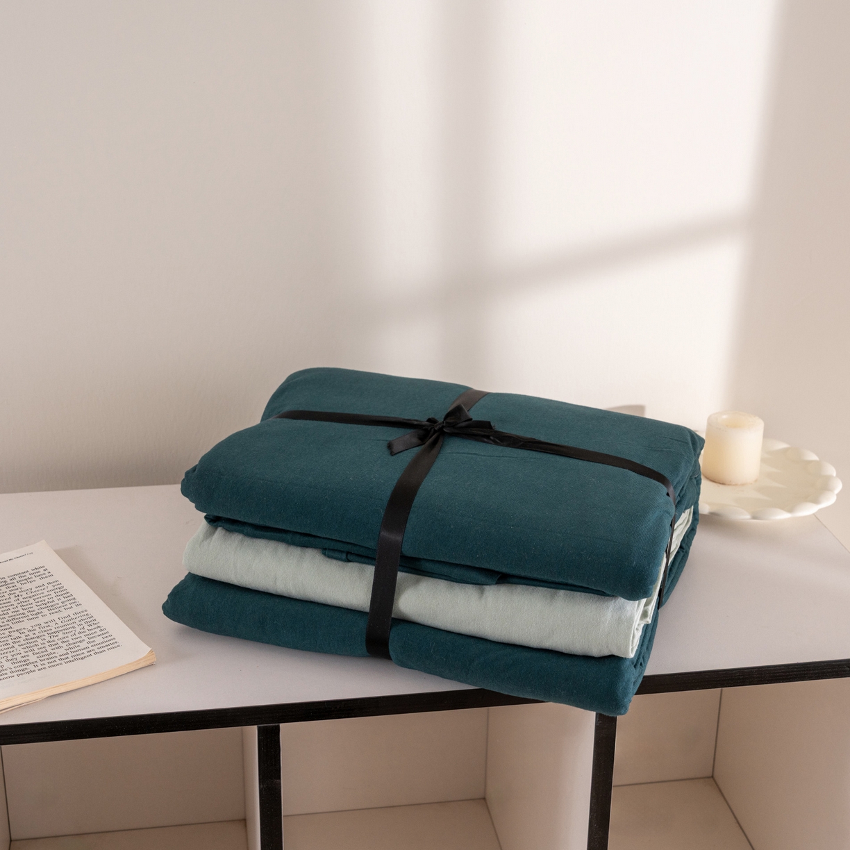 91家纺网 家纺一手货源 找家纺 梦可莱家居 2026春夏新品全棉针织棉纯色双拼简约百搭时尚系列四件套 双拼-森林绿