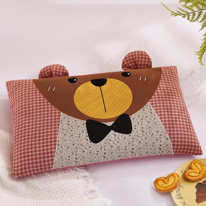 91家纺网 家纺一手货源 找家纺 蔻眠 萌熊-全棉刺绣卡通荞麦护颈枕头儿童学生荞麦枕芯 萌熊-红格