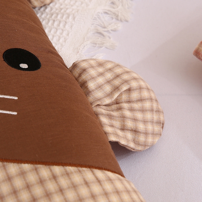 91家纺网 家纺一手货源 找家纺 蔻眠 萌熊-全棉刺绣卡通荞麦护颈枕头儿童学生荞麦枕芯 萌熊-驼格