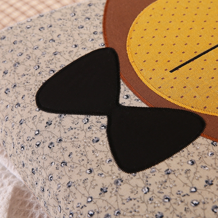 91家纺网 家纺一手货源 找家纺 蔻眠 萌熊-全棉刺绣卡通荞麦护颈枕头儿童学生荞麦枕芯 萌熊-驼格