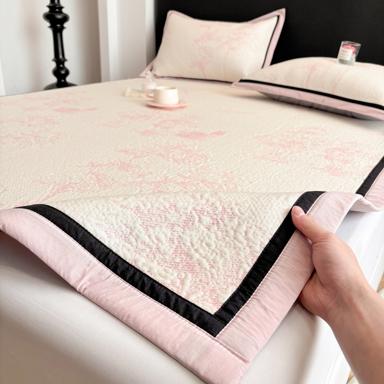 雅居纺家纺 2026新款A类加厚三明治底黑边PE凉感席 梦影-粉