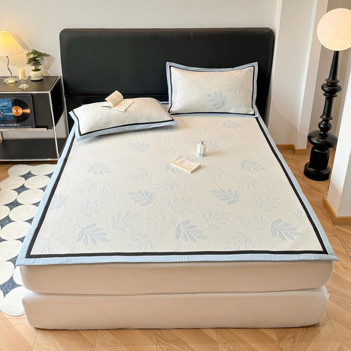 91家纺网 家纺一手货源 找家纺 雅居纺家纺 2026新款A类加厚三明治底黑边PE凉感席 枫叶-蓝