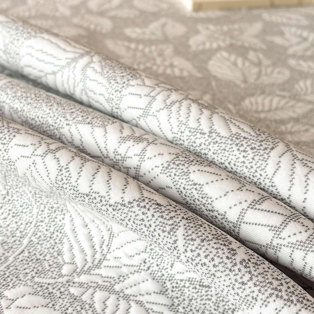 91家纺网 家纺一手货源 找家纺 雅居纺家纺 2026新款A类加厚三明治底黑边PE凉感席 叶韵-灰