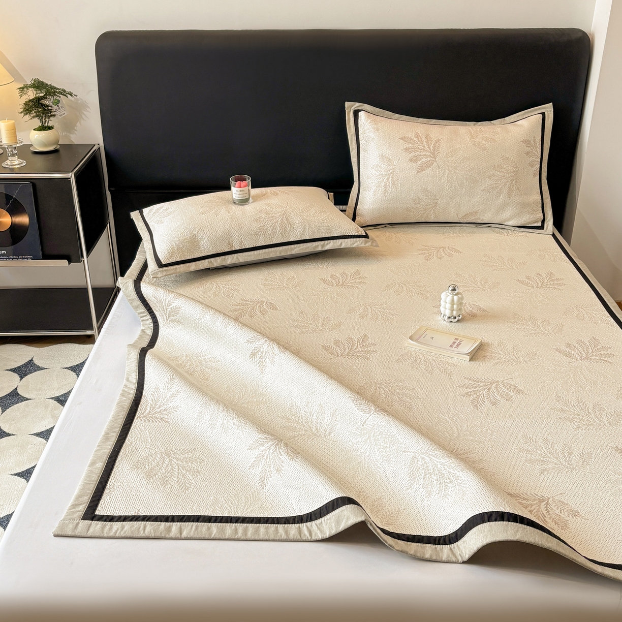 91家纺网 家纺一手货源 找家纺 雅居纺家纺 2026新款A类加厚三明治底黑边PE凉感席 枫叶-卡其