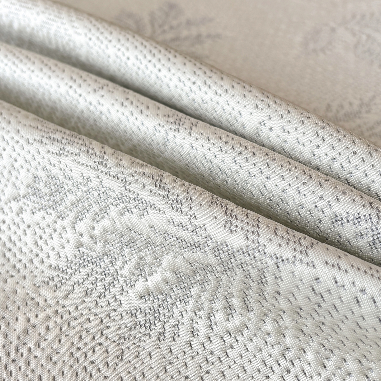 91家纺网 家纺一手货源 找家纺 雅居纺家纺 2026新款A类加厚三明治底黑边PE凉感席 枫叶-灰