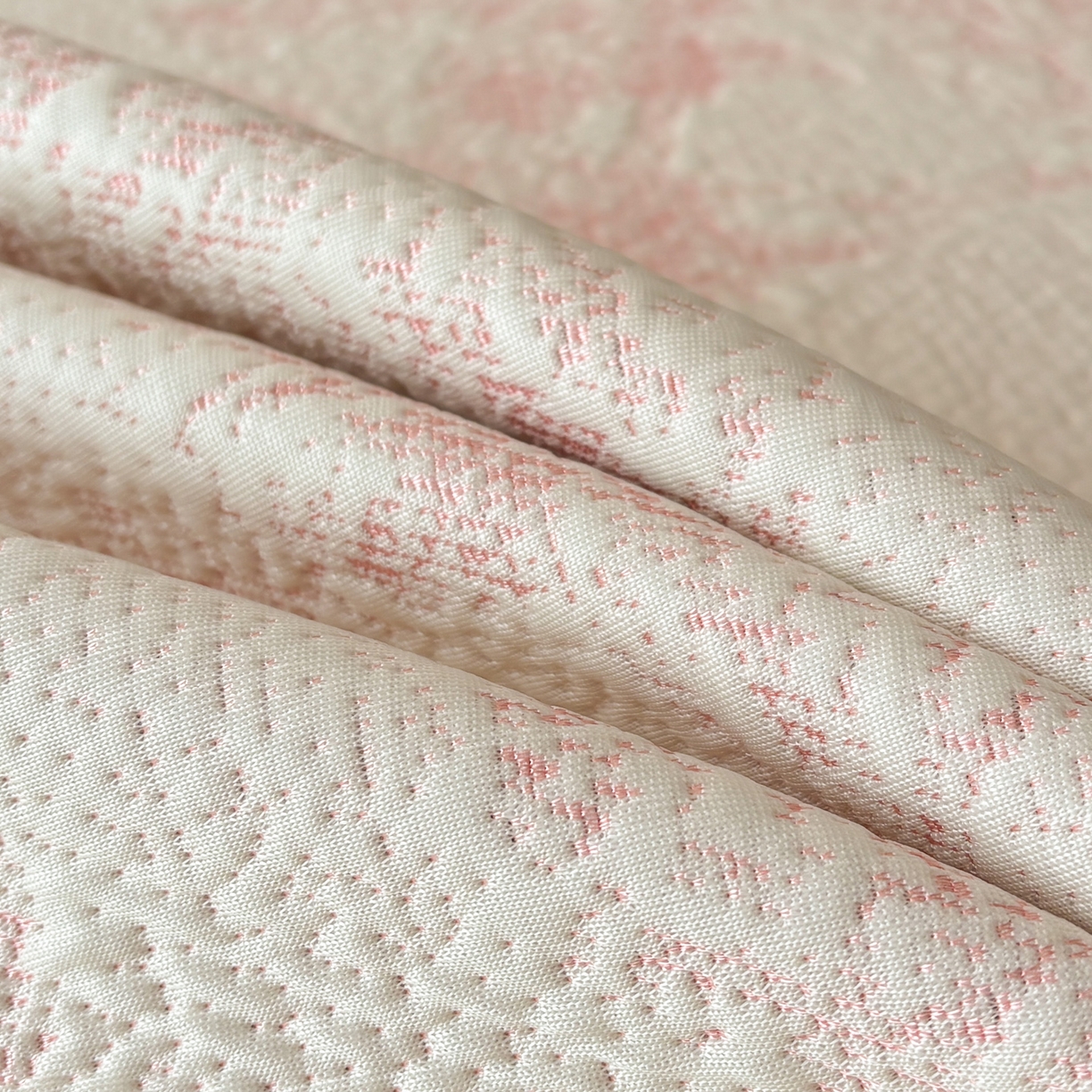 91家纺网 家纺一手货源 找家纺 雅居纺家纺 2026新款A类加厚三明治底黑边PE凉感席 梦影-粉