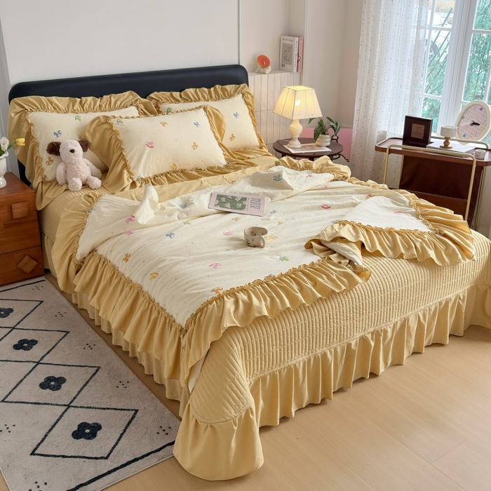 91家纺网 家纺一手货源 找家纺 铠畅 2026新款法式宽边水洗棉泡芙纱床盖款夏被四件套 春日小马