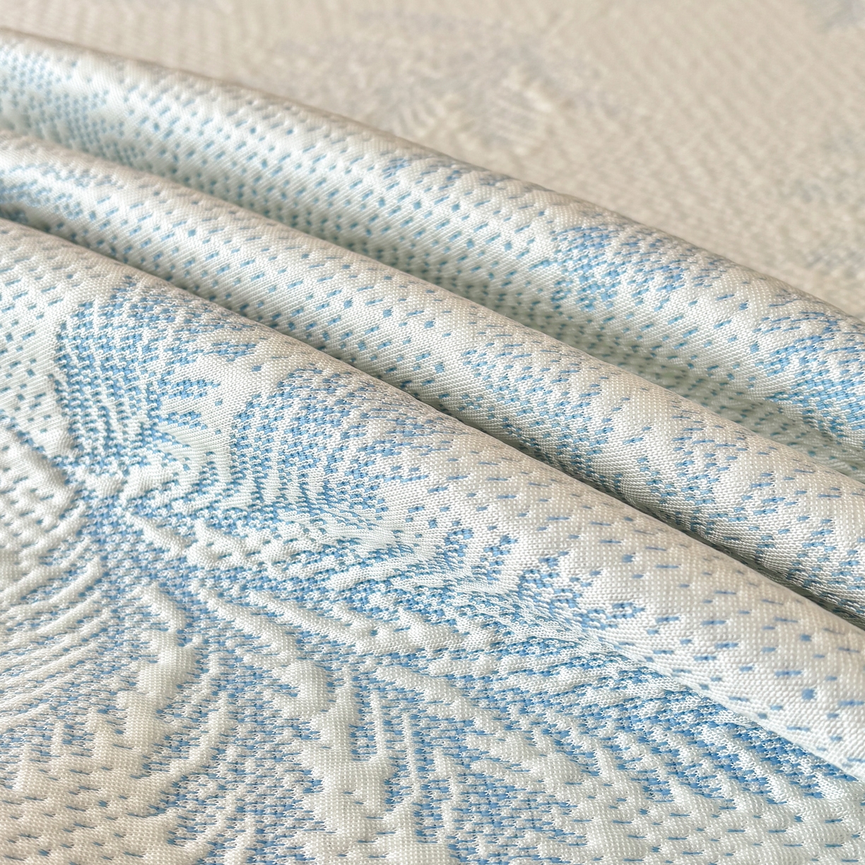 91家纺网 家纺一手货源 找家纺 雅居纺家纺 2026新款A类加厚三明治底黑边PE凉感席 枫叶-蓝