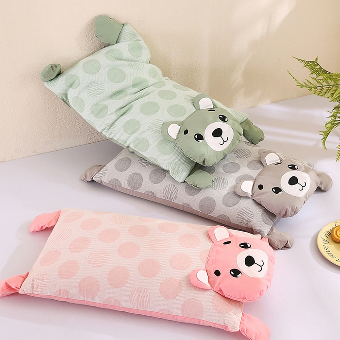 91家纺网 家纺一手货源 找家纺 （总）蔻眠 憨憨熊-全棉双层纱卡通荞麦护颈枕头儿童学生荞麦枕芯