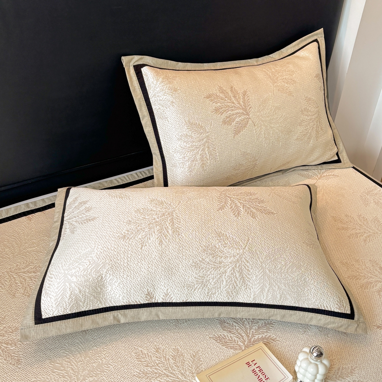 91家纺网 家纺一手货源 找家纺 雅居纺家纺 2026新款A类加厚三明治底黑边PE凉感席 枫叶-卡其