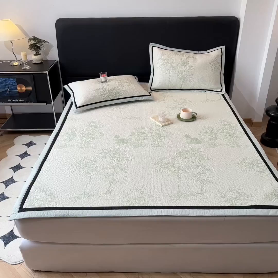 91家纺网 家纺一手货源 找家纺 雅居纺家纺 2026新款A类加厚三明治底黑边PE凉感席 梦影-绿