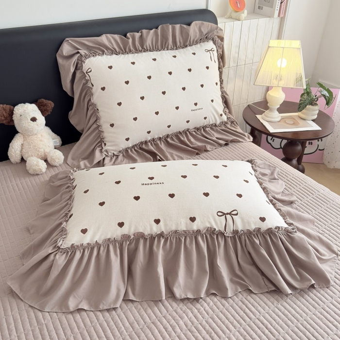 91家纺网 家纺一手货源 找家纺 铠畅 2026新款法式宽边水洗棉泡芙纱床盖款夏被四件套 咖调爱心
