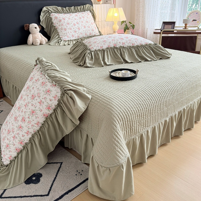 91家纺网 家纺一手货源 找家纺 铠畅 2026新款法式宽边水洗棉泡芙纱床盖款夏被四件套 抹茶玫瑰