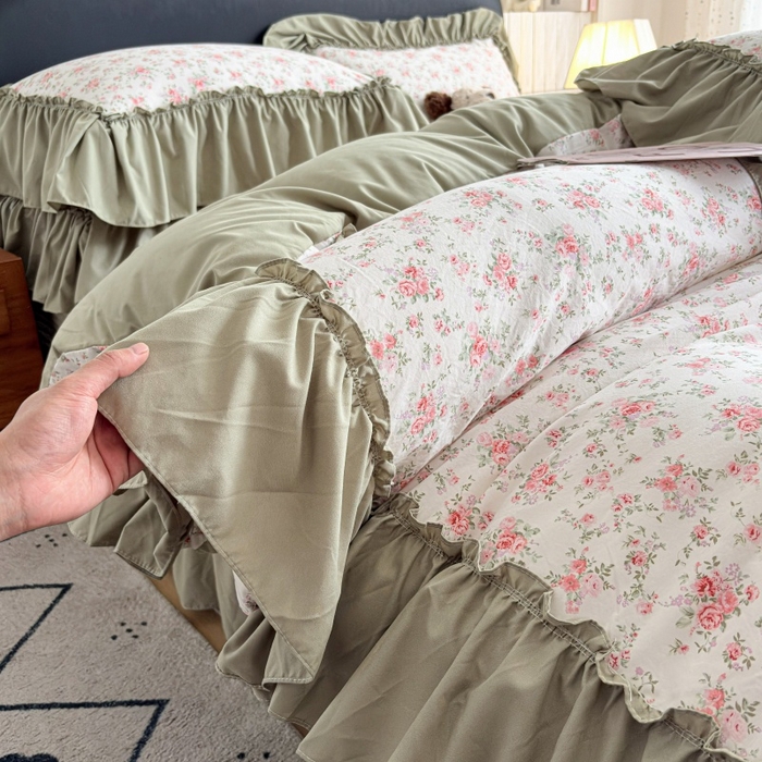 91家纺网 家纺一手货源 找家纺 铠畅 2026新款法式宽边水洗棉泡芙纱床盖款夏被四件套 抹茶玫瑰