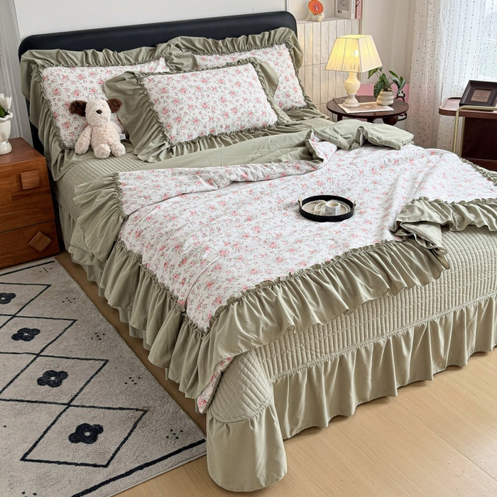 91家纺网 家纺一手货源 找家纺 铠畅 2026新款法式宽边水洗棉泡芙纱床盖款夏被四件套 抹茶玫瑰