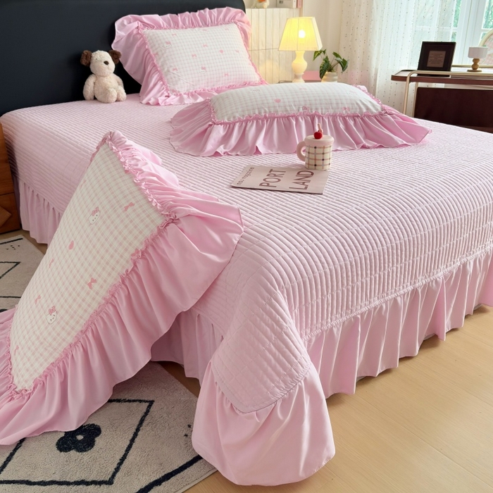 91家纺网 家纺一手货源 找家纺 铠畅 2026新款法式宽边水洗棉泡芙纱床盖款夏被四件套 奶粉kt