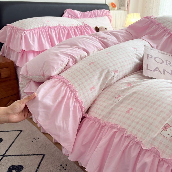 91家纺网 家纺一手货源 找家纺 铠畅 2026新款法式宽边水洗棉泡芙纱床盖款夏被四件套 奶粉kt