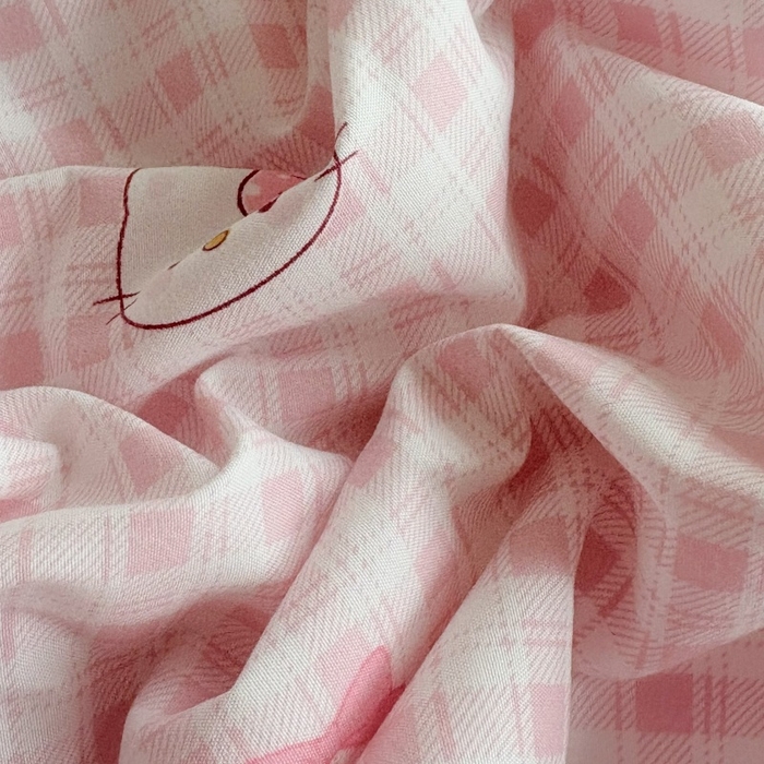 91家纺网 家纺一手货源 找家纺 铠畅 2026新款法式宽边水洗棉泡芙纱床盖款夏被四件套 奶粉kt