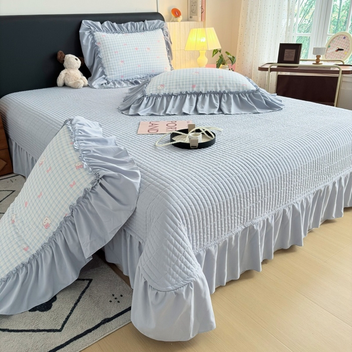 91家纺网 家纺一手货源 找家纺 铠畅 2026新款法式宽边水洗棉泡芙纱床盖款夏被四件套 奶蓝kt