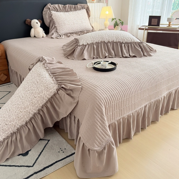 91家纺网 家纺一手货源 找家纺 铠畅 2026新款法式宽边水洗棉泡芙纱床盖款夏被四件套 森系花园