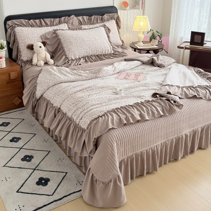 91家纺网 家纺一手货源 找家纺 铠畅 2026新款法式宽边水洗棉泡芙纱床盖款夏被四件套 森系花园