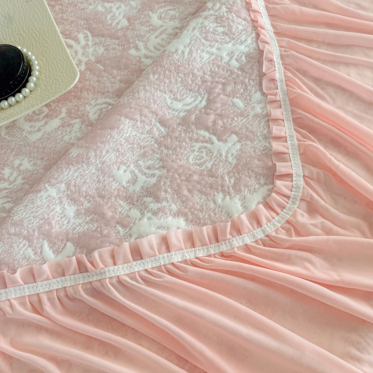 91家纺网 家纺一手货源 找家纺 （总）雅居纺家纺 2026新款床裙款玫瑰系列凉感席