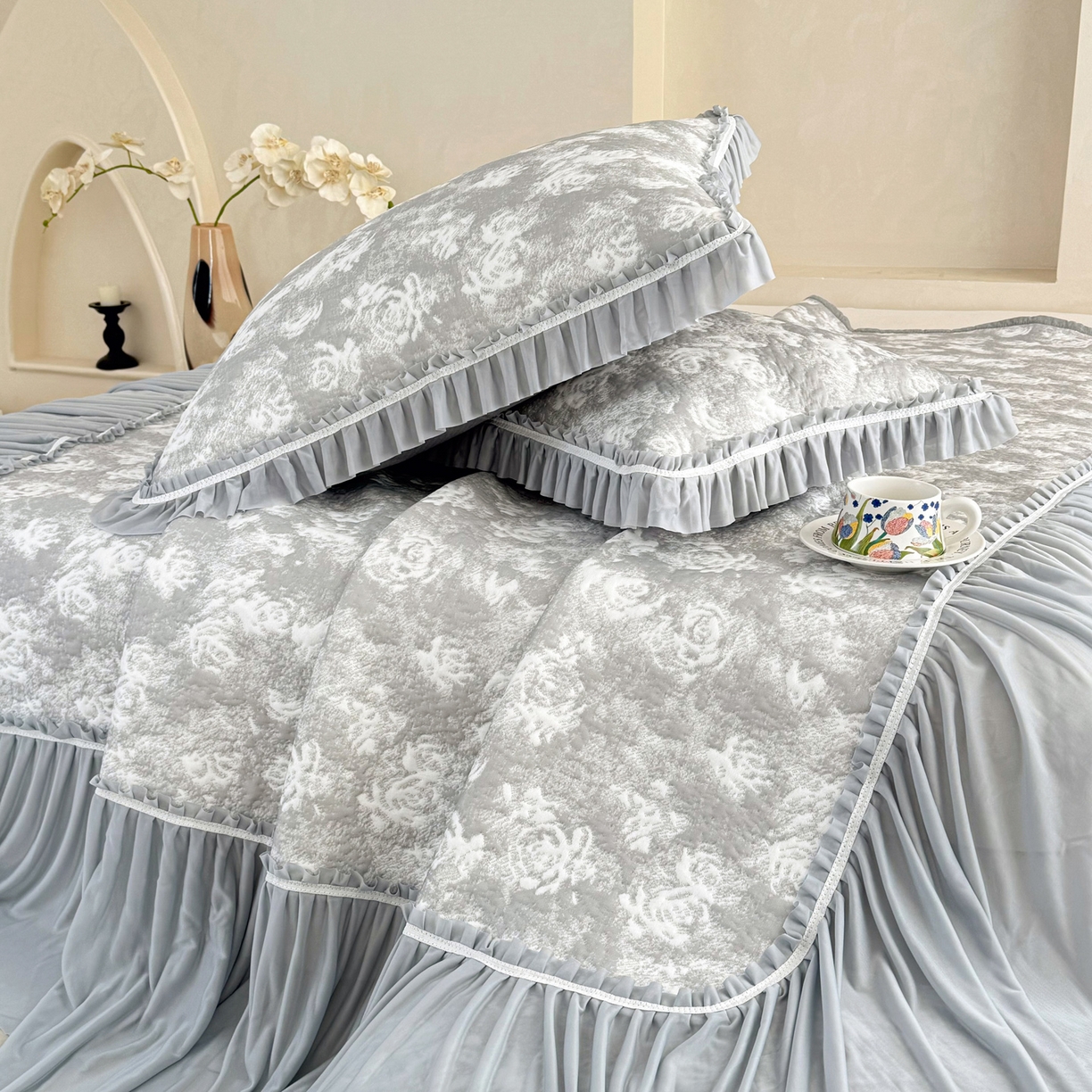 91家纺网 家纺一手货源 找家纺 雅居纺家纺 2026新款床裙款玫瑰系列凉感席 玫瑰-灰