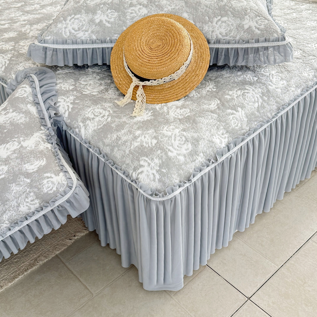 91家纺网 家纺一手货源 找家纺 雅居纺家纺 2026新款床裙款玫瑰系列凉感席 玫瑰-灰