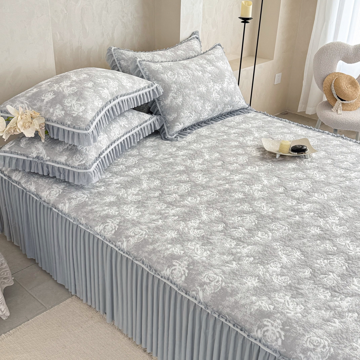 91家纺网 家纺一手货源 找家纺 雅居纺家纺 2026新款床裙款玫瑰系列凉感席 玫瑰-灰