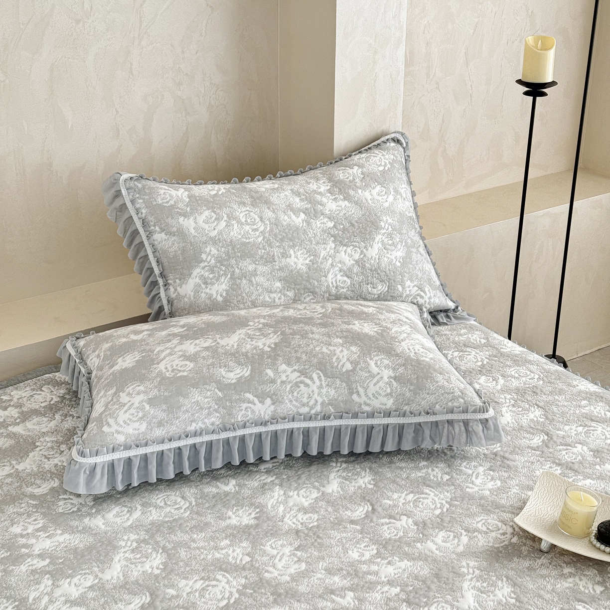 91家纺网 家纺一手货源 找家纺 雅居纺家纺 2026新款床裙款玫瑰系列凉感席 玫瑰-灰