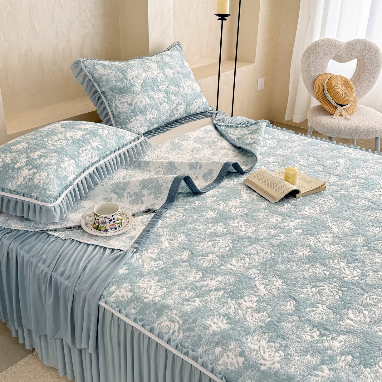 91家纺网 家纺一手货源 找家纺 雅居纺家纺 2026新款床裙款玫瑰系列凉感席 玫瑰-蓝