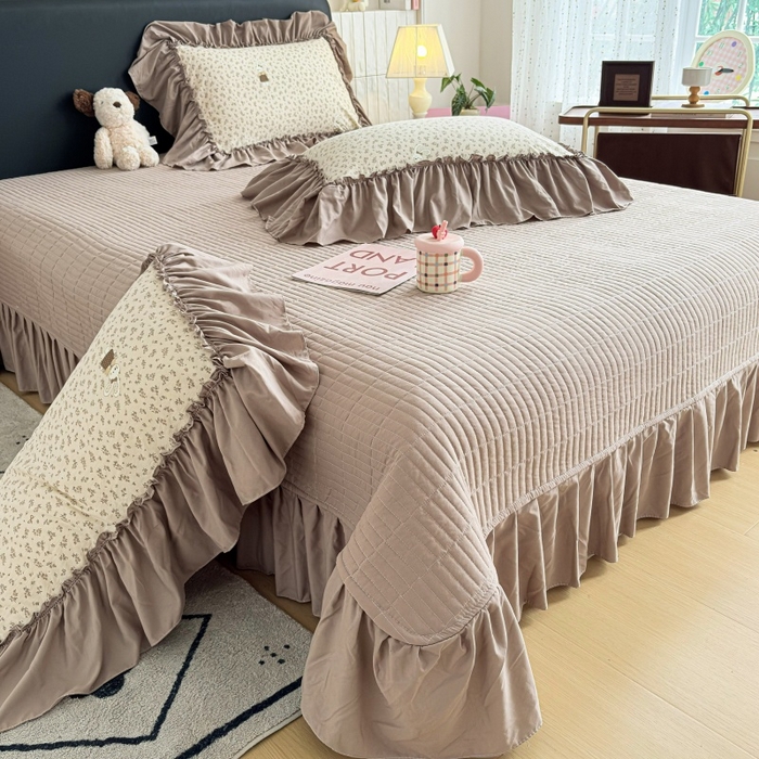 91家纺网 家纺一手货源 找家纺 铠畅 2026新款法式宽边水洗棉泡芙纱床盖款夏被四件套 兔小姐