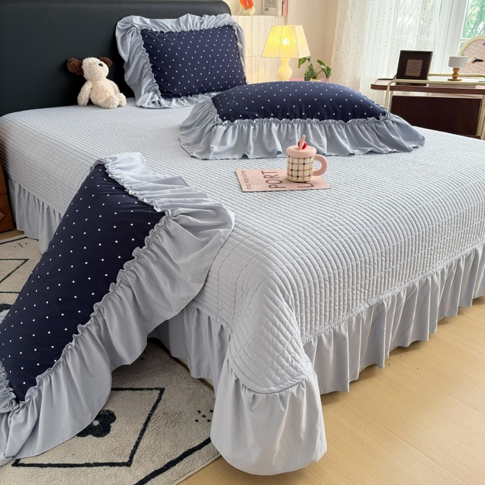 91家纺网 家纺一手货源 找家纺 铠畅 2026新款法式宽边水洗棉泡芙纱床盖款夏被四件套 雾蓝波点