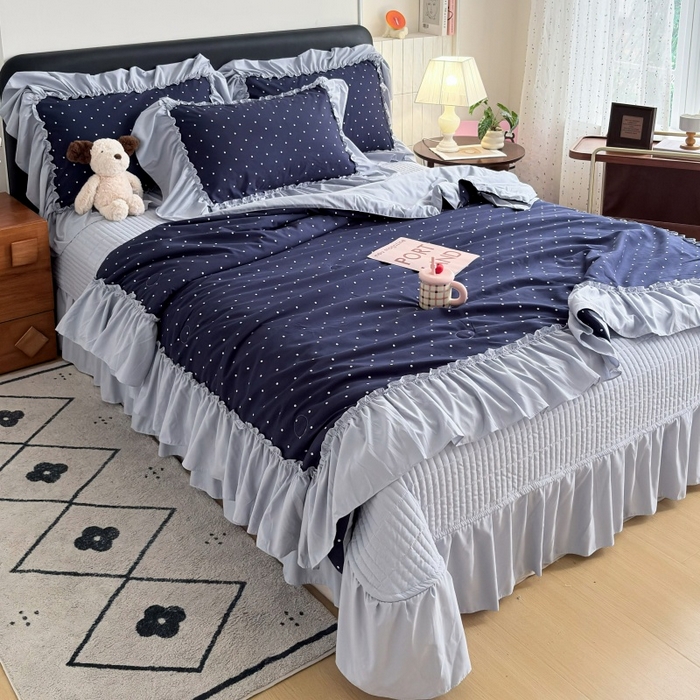 91家纺网 家纺一手货源 找家纺 铠畅 2026新款法式宽边水洗棉泡芙纱床盖款夏被四件套 雾蓝波点