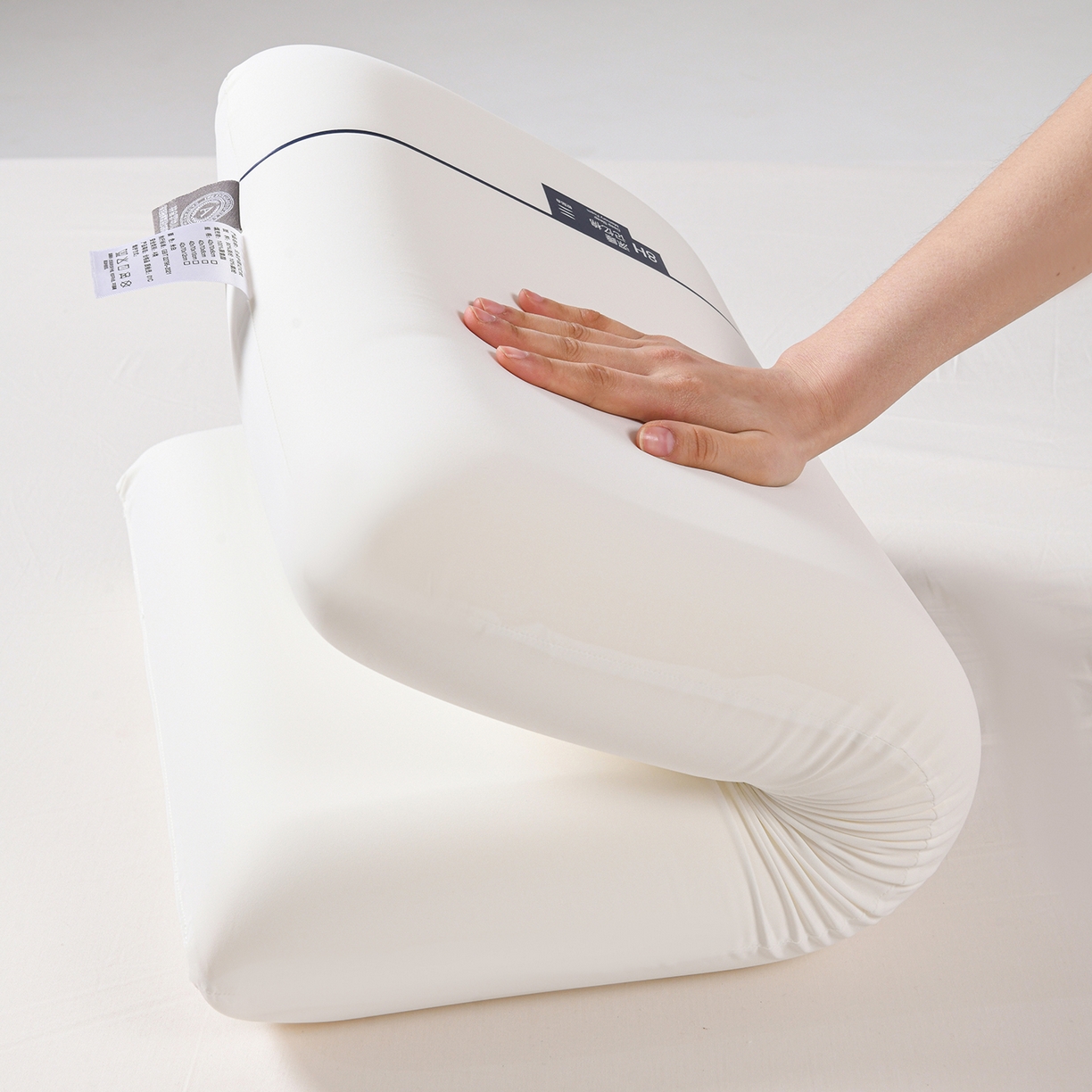 91家纺网 家纺一手货源 找家纺 珍贝家纺 【源头厂家】2026新款厂家直销云朵记忆枕某朵酒店同款零压力记忆枕枕头深睡慢回弹记忆棉枕芯 云朵护颈记忆枕-白色