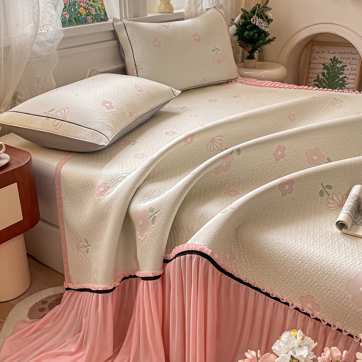 91家纺网 家纺一手货源 找家纺 雅居纺家纺 2026新款夏日花语系列凉感床裙凉席 夏日花语-粉