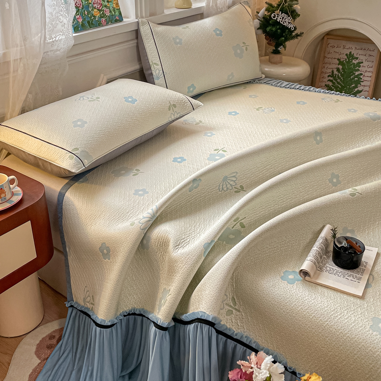 91家纺网 家纺一手货源 找家纺 雅居纺家纺 2026新款夏日花语系列凉感床裙凉席 夏日花语-蓝