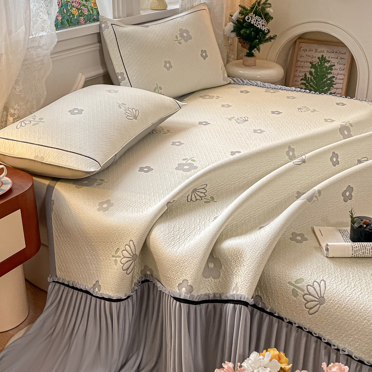 91家纺网 家纺一手货源 找家纺 雅居纺家纺 2026新款夏日花语系列凉感床裙凉席 夏日花语-灰