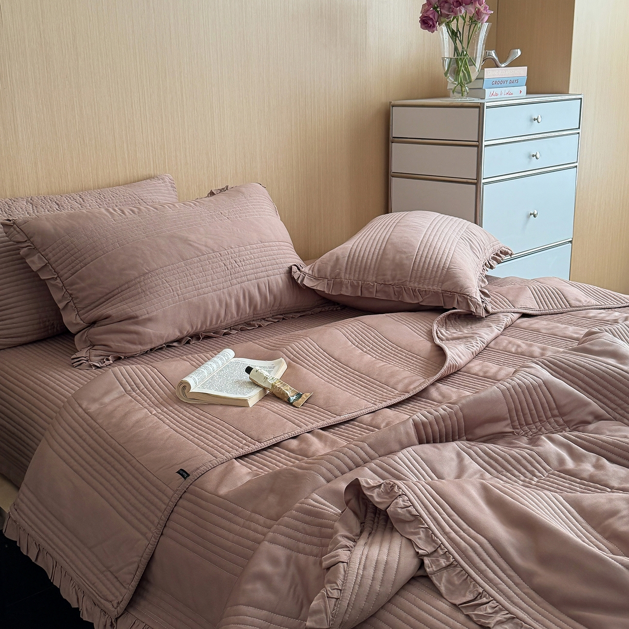 91家纺网 家纺一手货源 找家纺 漫调家纺 2026新款韩国莫代尔夏被床盖系列-花边款 可可暖棕