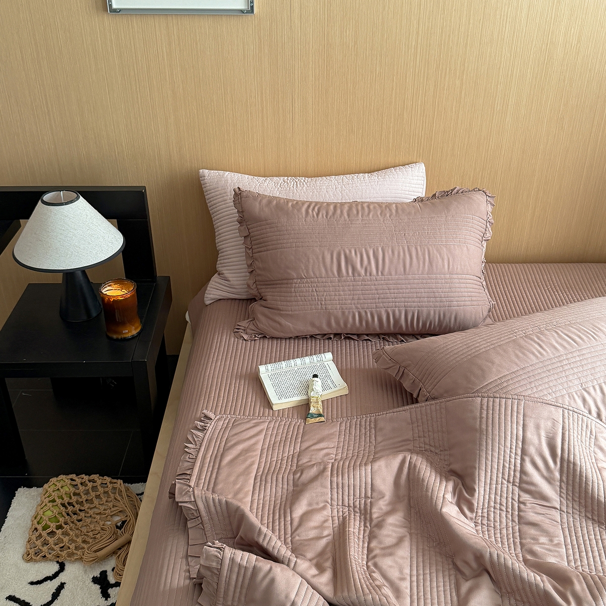 91家纺网 家纺一手货源 找家纺 漫调家纺 2026新款韩国莫代尔夏被床盖系列-花边款 可可暖棕